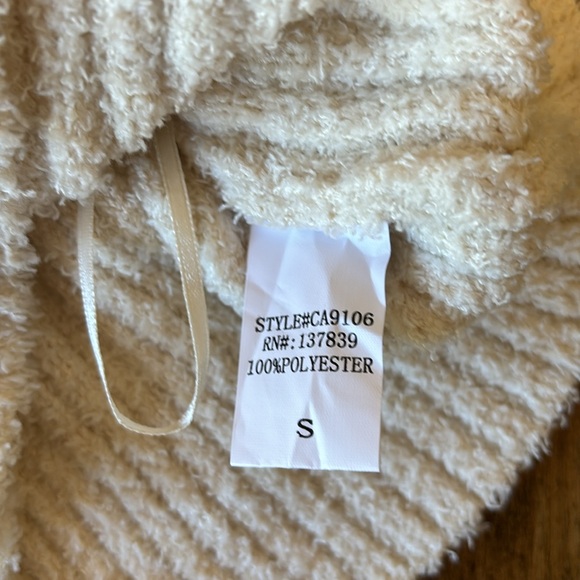 Altar’d state knit lounge top. - Picture 5 of 5